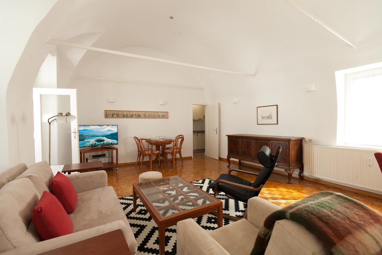 Charming Apartment Laura Tour As Ljubljana By Town Hall Exterior photo