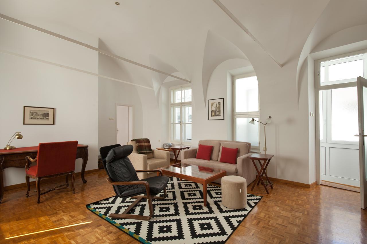 Charming Apartment Laura Tour As Ljubljana By Town Hall Exterior photo